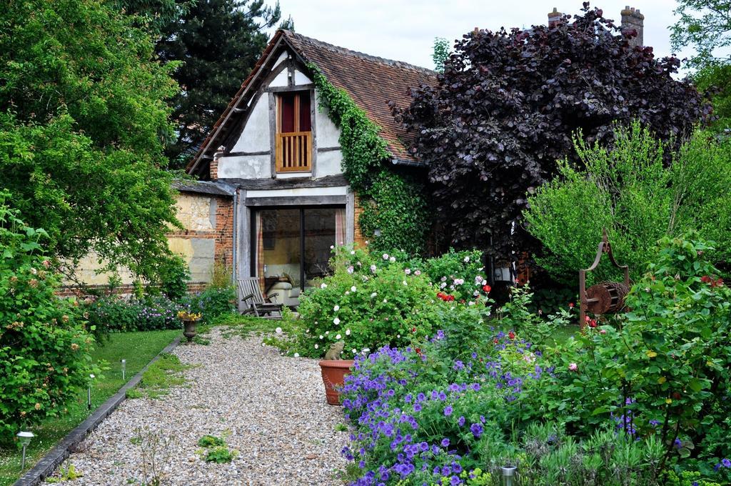 Au Fond Du Jardin Maison D'Hotes Saint-Saëns Exterior foto